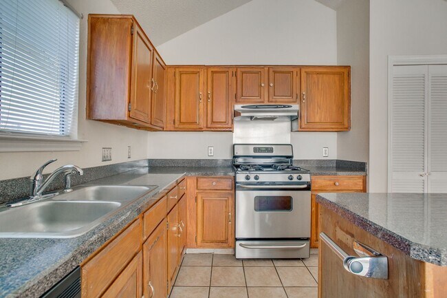 Foto del edificio - 9805 Briar Ridge Dr