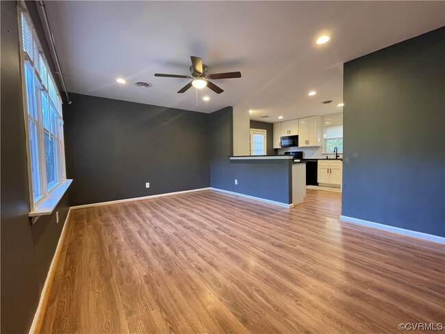 Foto del edificio - 9813 Colemans Lake Rd