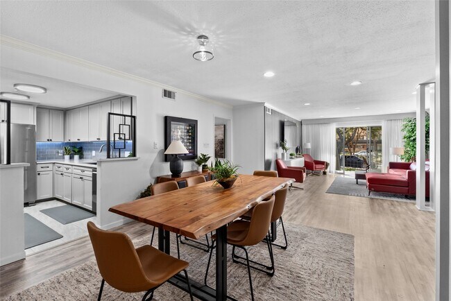 Foto del edificio - 604 S Ripple Creek Dr