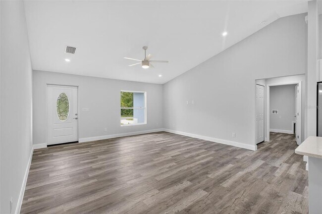 Foto del edificio - 22507 Bradford Ave