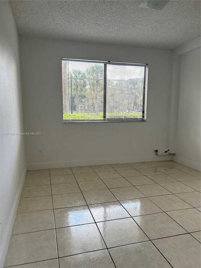 Foto del edificio - 9088 W Atlantic Blvd