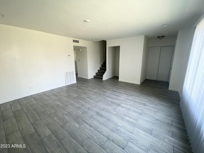 Building Photo - 4613 S Mill Ave