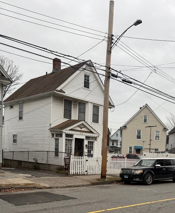 Building Photo - 412 Dewey St