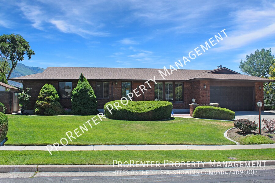 Primary Photo - Beautiful Views 4 Bed, 3 Bath Sandy Home