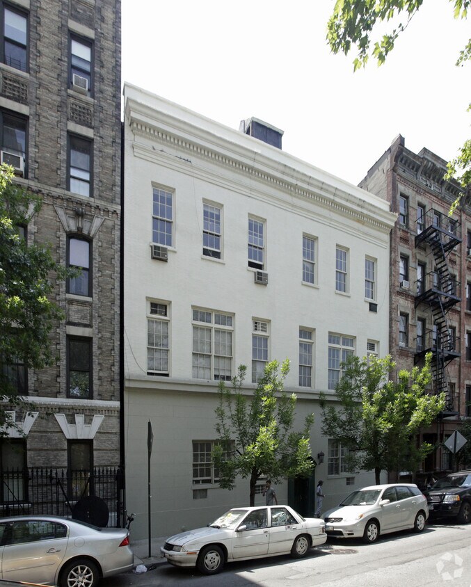 Primary Photo - 30-32 Horatio St
