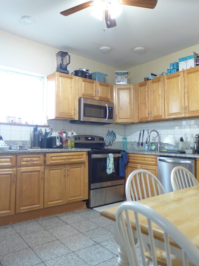 Foto del edificio - 832 Parker St