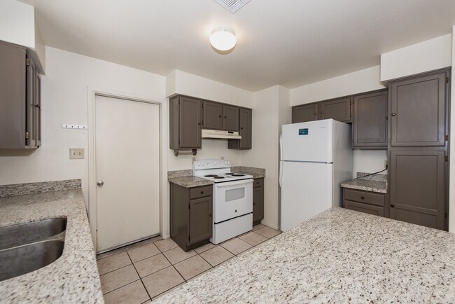 Building Photo - 4598 W 18th Ln