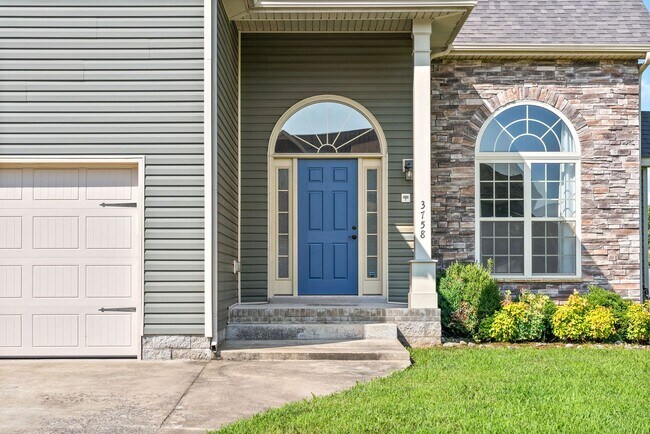 Building Photo - Pet Friendly Four Bedroom with Bonus!