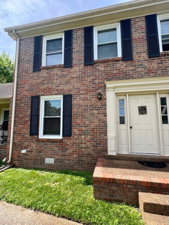 Foto del edificio - 860 Village Ct