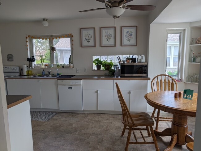 Building Photo - 2025 Bretton Pl