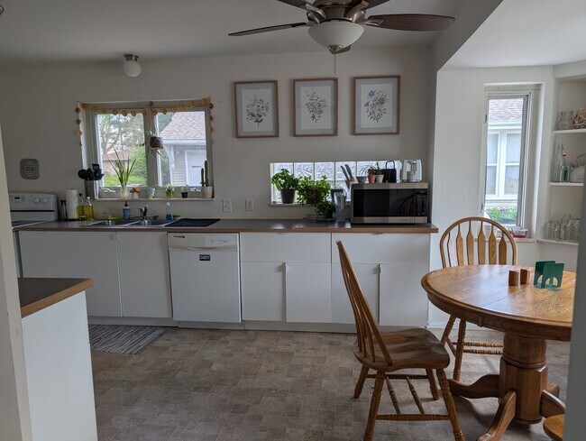 Foto del edificio - 2025 Bretton Pl