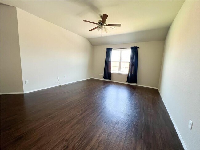 Building Photo - 1440 Scotland Dr