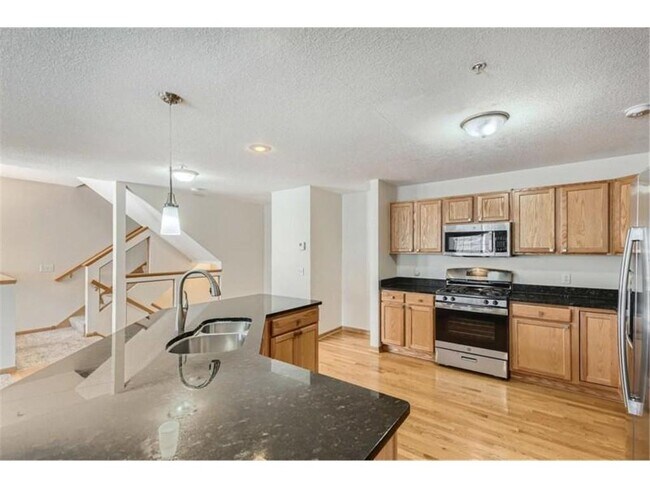 Foto del edificio - 7010 S Park Dr