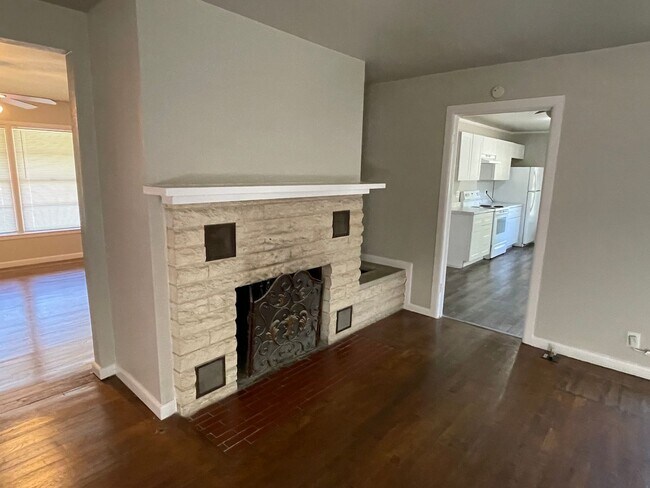 Foto del edificio - 2 BEDROOM 2 BATHROOM HOUSE BY UNT