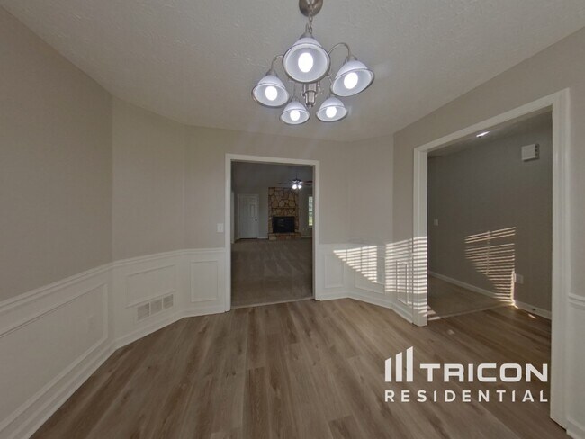 Foto del edificio - 714 Manor Ridge Dr
