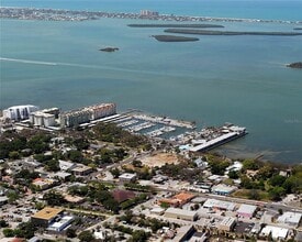 Building Photo - 634 Edgewater Dr