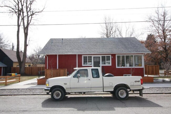 Building Photo - 1017 W Sherman St