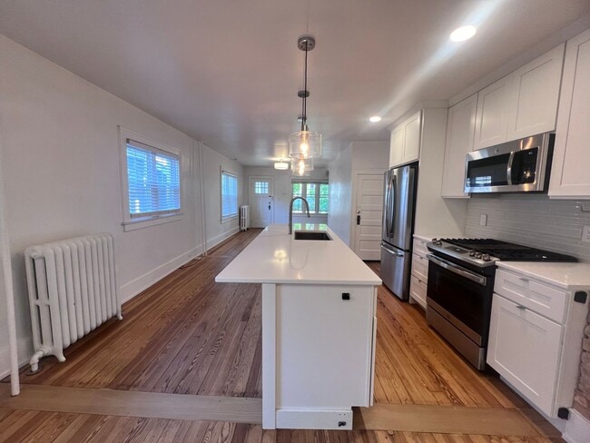 Building Photo - Spacious 2 bedroom Duplex with a bonus room!