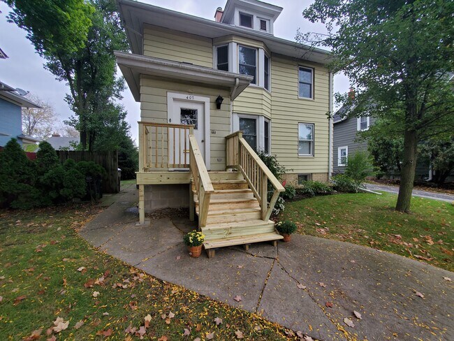 Building - Front - 407 S Hough St