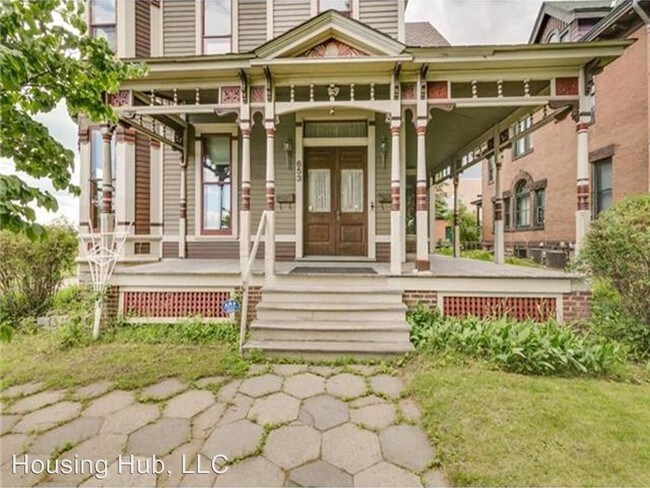Building Photo - 653 5th St E