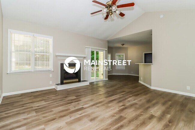Building Photo - 3 Bedroom Pet-Friendly Home in MOORESVILLE, NC with Main Street Renewal