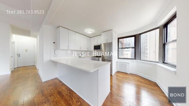 Building Photo - 157 W 57th St