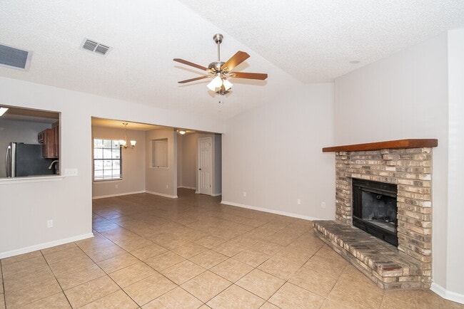 Foto del edificio - 10827 Carrington Ct