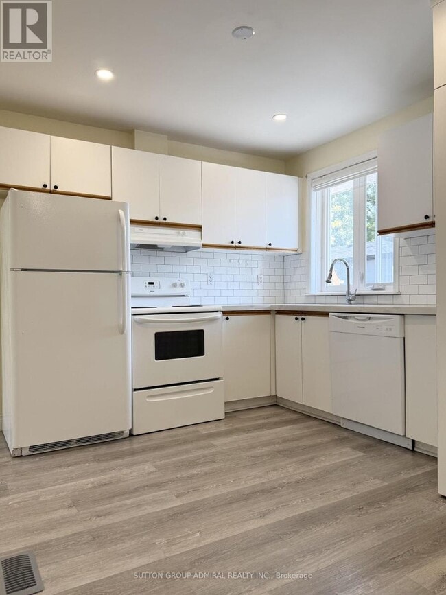 Building Photo - 61 Parkside Dr