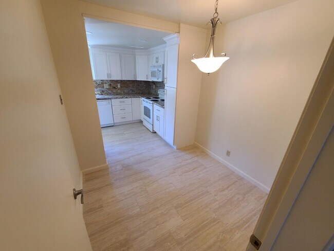 Building Photo - 30 Goldenridge Ct