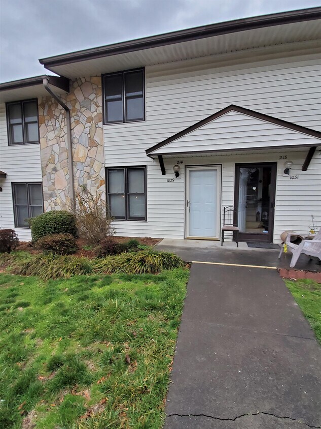 Foto principal - 1029 Rock Knoll Ct