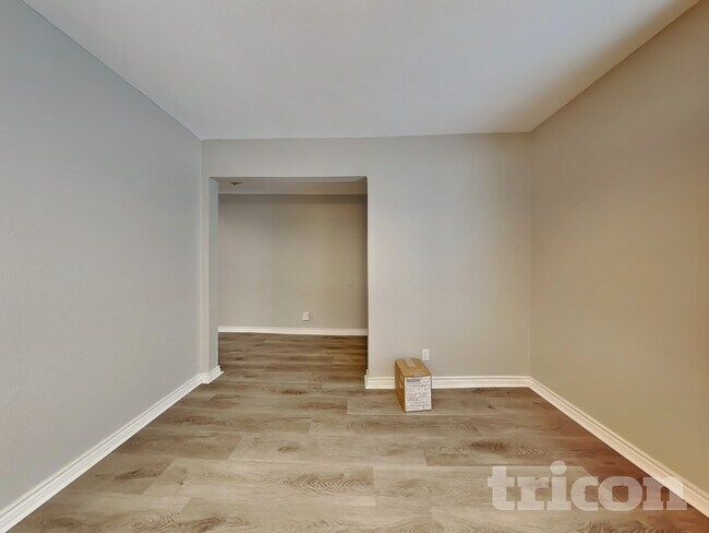 Building Photo - 5022 Crestwood Dr