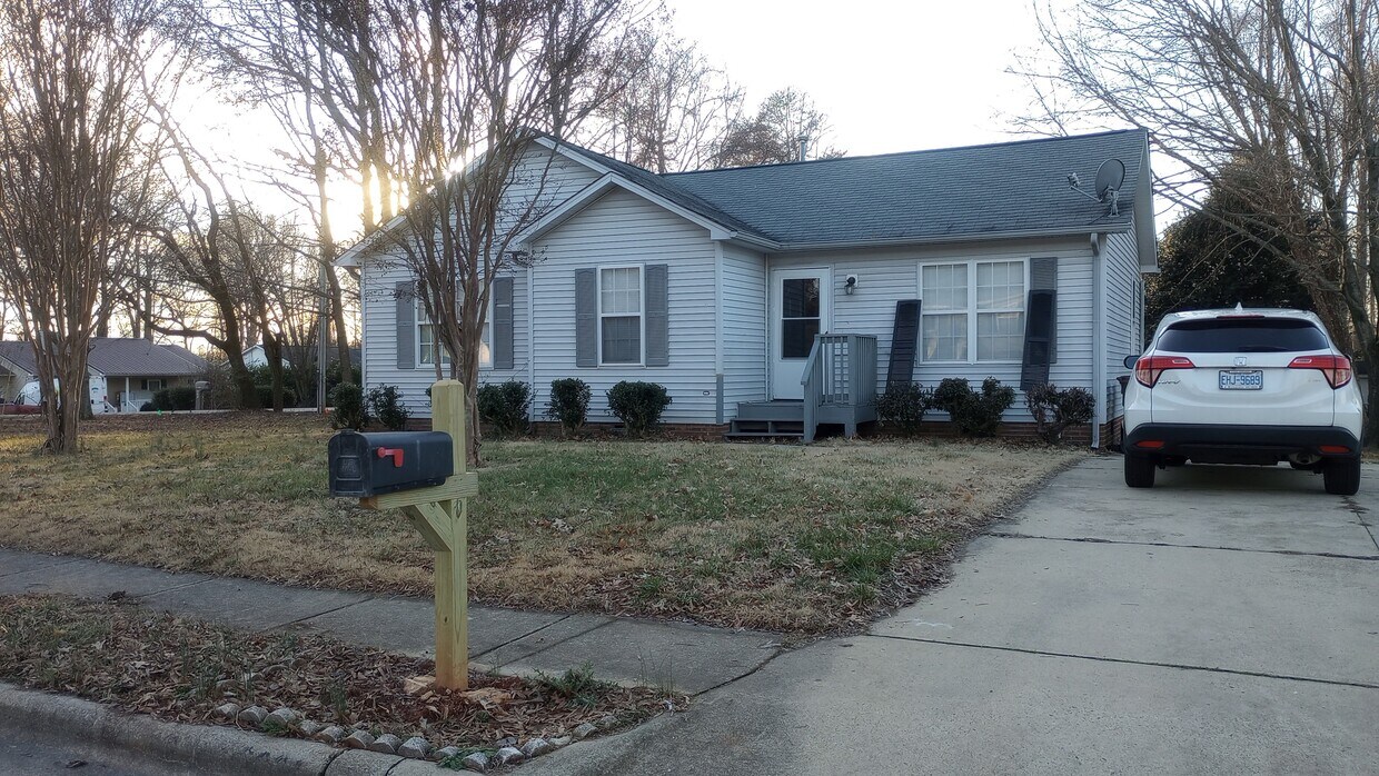 Primary Photo - 2901 Westgate Dr
