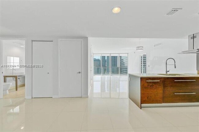 Foto del edificio - 495 Brickell Ave