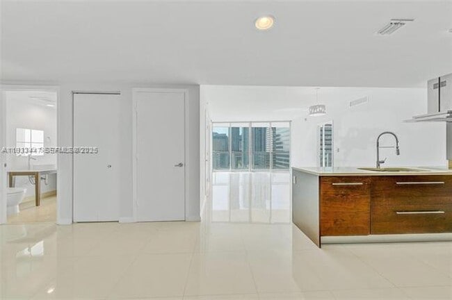 Photo - 495 Brickell Ave Apartment