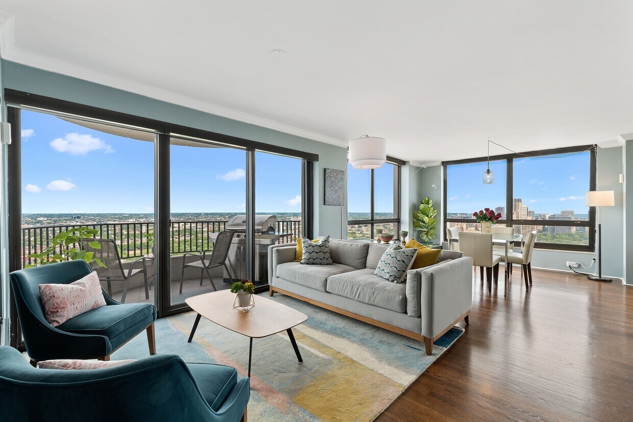 Primary Photo - 2020 N Lincoln Park W