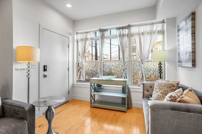 Foto del edificio - 816 Kennedy St NW