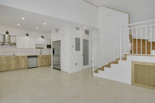 Building Photo - 1528 Brickell Ave