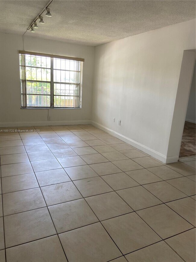 Foto del edificio - 271 NW 177th St