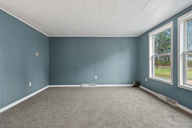 Building Photo - 2 Bedroom House