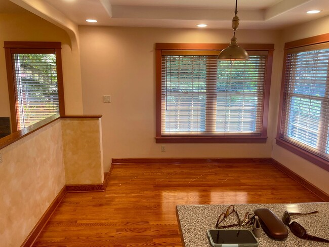Building Photo - Cute Custom 2 bdrm 2 bath home