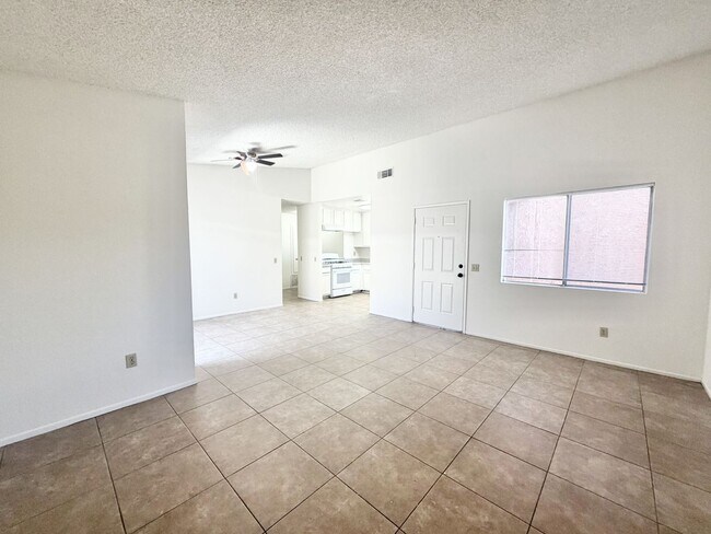 Foto del edificio - COMING SOON!! 3 BEDROOM / 2 BATHROOM Apartment in Cathedral City