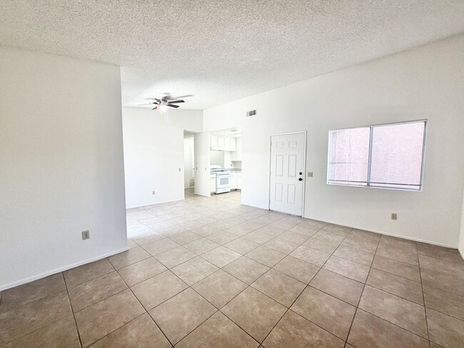 Building Photo - COMING SOON!! 3 BEDROOM / 2 BATHROOM Apartment in Cathedral City