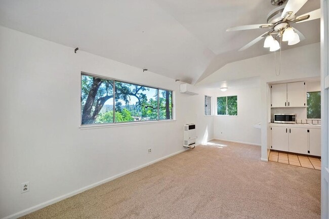 Building Photo - 3074 Sheridan St