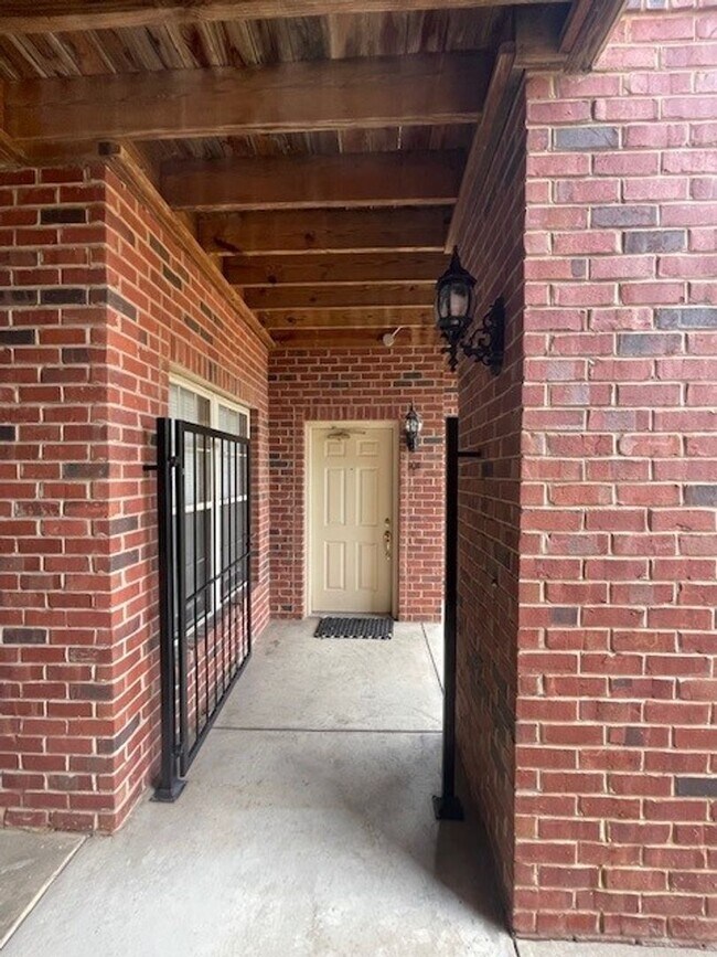 Foto del edificio - LOVELY 2 BEDROOM CONDO OFF LYONS VIEW!!!