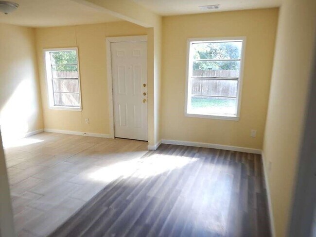 Foto del edificio - 7121 Conley St