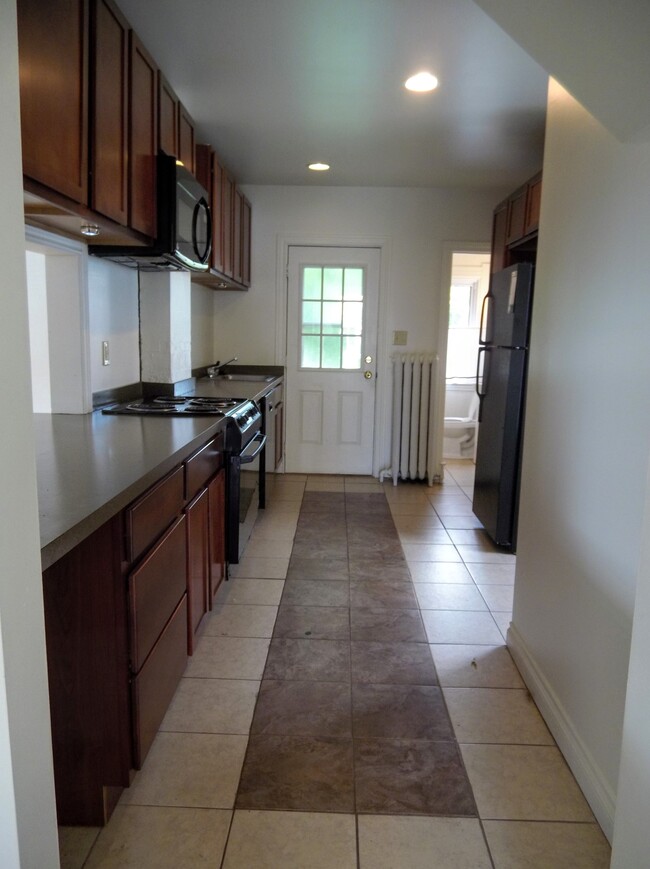 Building Photo - 307 Riverview Ave