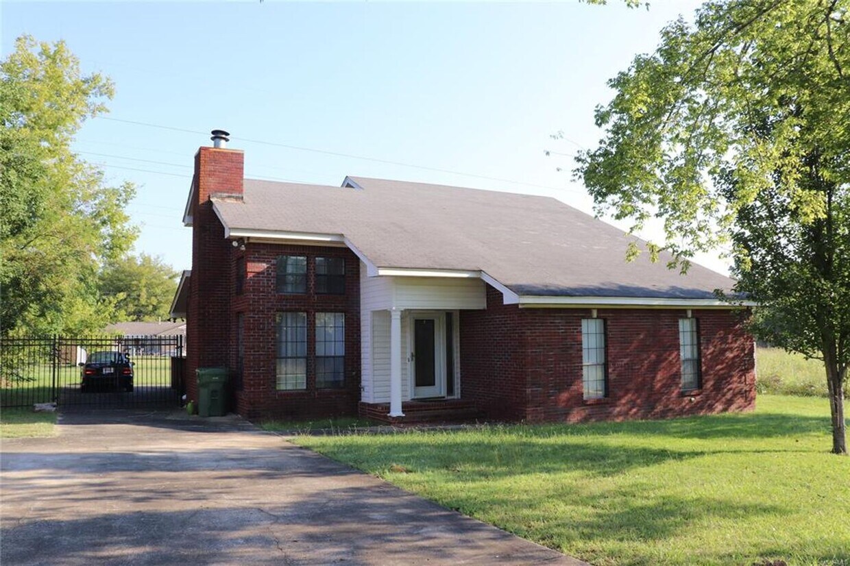 Primary Photo - 3807 Hunting Creek Rd