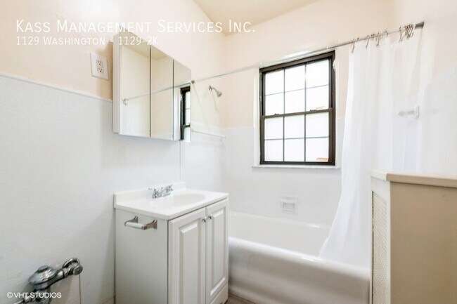 Foto del edificio - 1129 Washington St