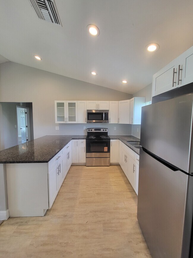 Building Photo - 9020 S Indio Cir