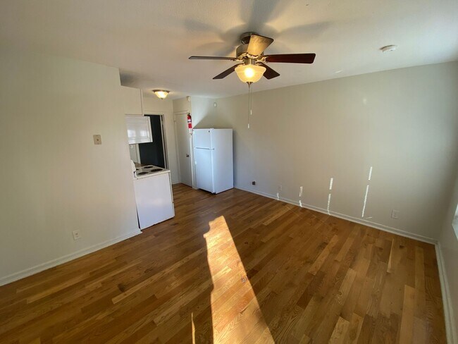 Foto del edificio - Ground Floor Renovated Apartment - Walk to Duke, Downtown or Durham Co-op Market!